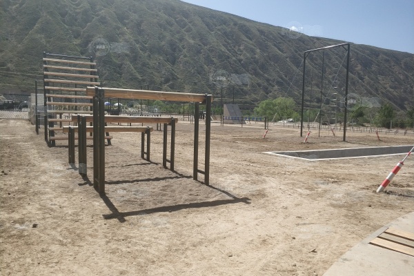 专业安装筑牢实战根基：武警400米障碍训练场的高标准建设